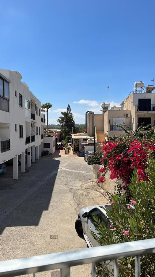 Taniandres Apartments Paralímni Eksteriør bilde