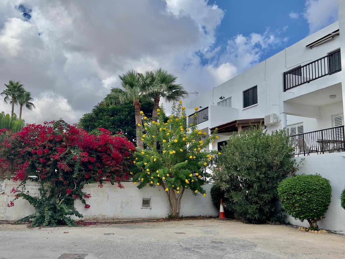 Taniandres Apartments Paralímni Eksteriør bilde