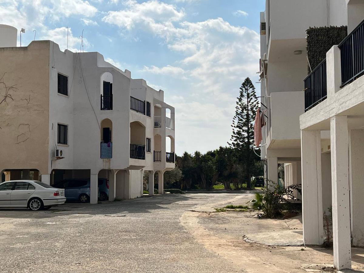 Taniandres Apartments Paralímni Eksteriør bilde