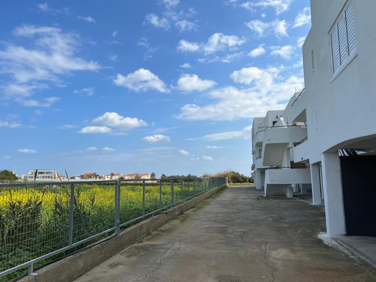 Taniandres Apartments Paralímni Eksteriør bilde