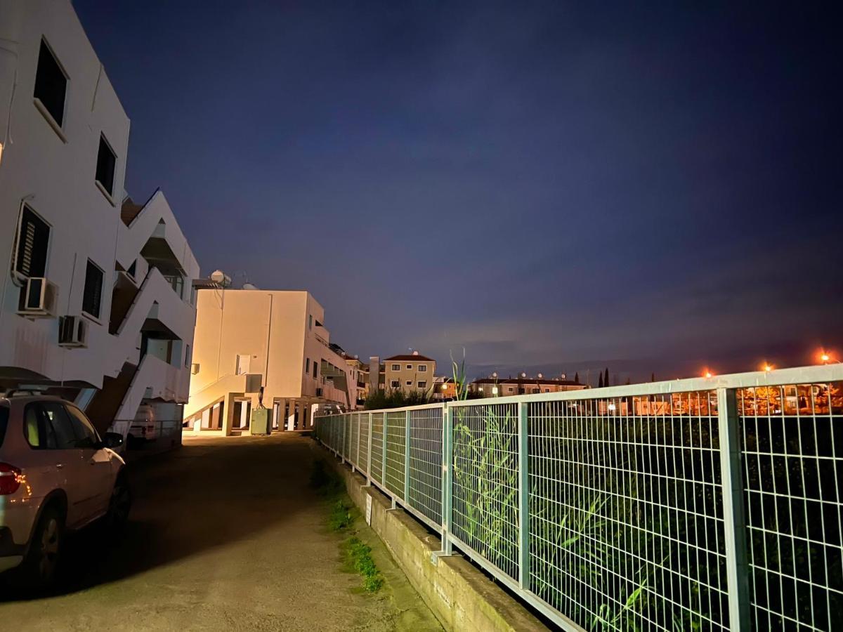 Taniandres Apartments Paralímni Eksteriør bilde